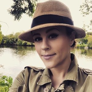 Meet your Posher, Melissa